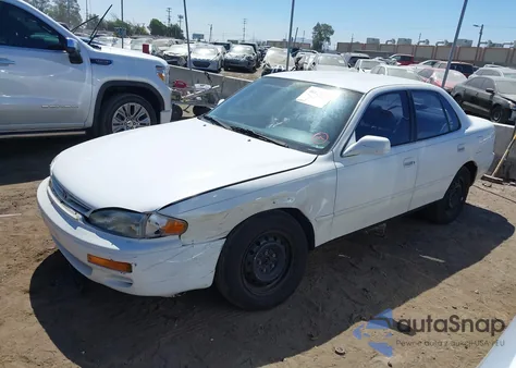 1995 Toyota Camry Le z USA, uszkodzony, nr VIN 4T1GK12E4SU086198